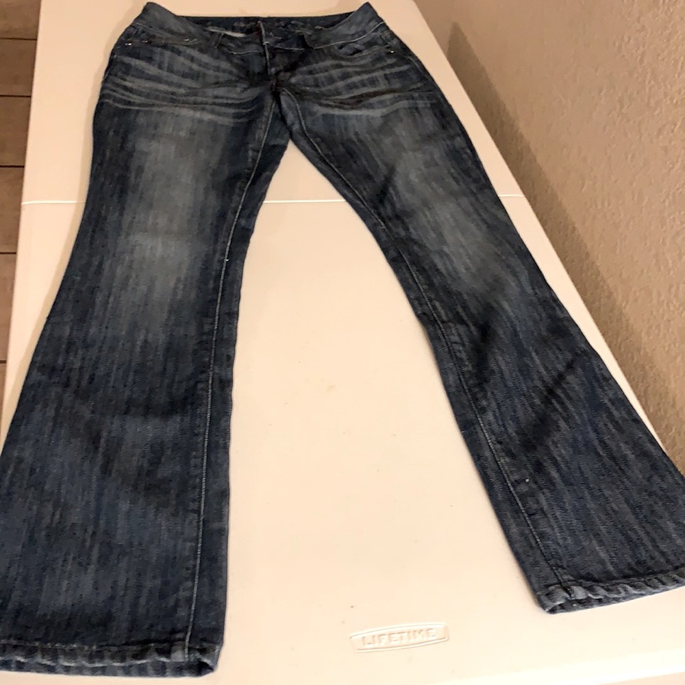 Women’s G by Guess jeans. (27)
